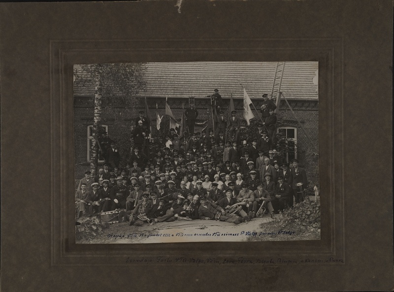Members of Otepää VTÜ on the 35th anniversary of the Society in 1932.