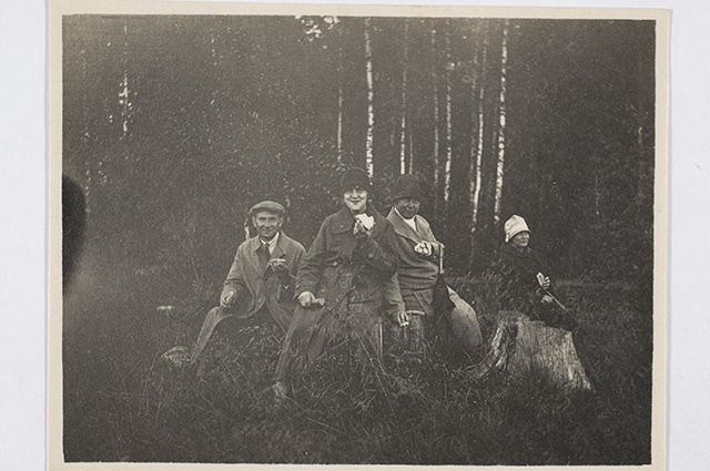 Group photo on Otepää tour, eating near Keeni