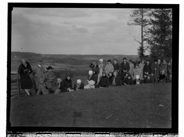 Group photo on Otepää tour, Munamäel