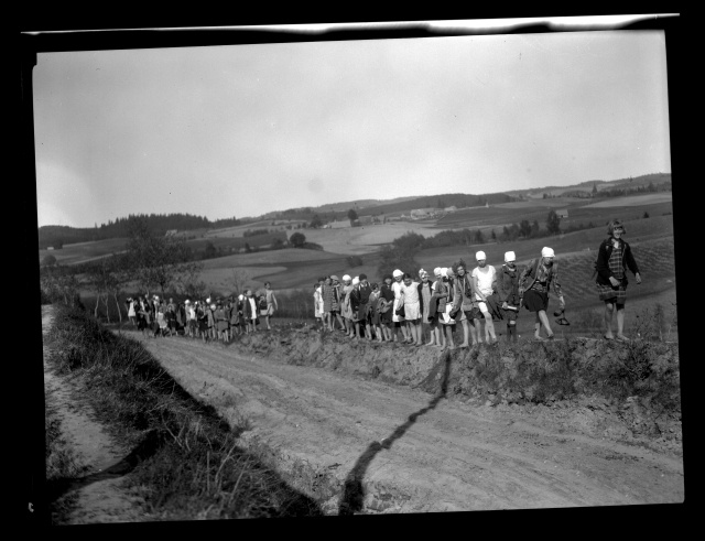 Group photo at Otepää school excursion, on the way to Munamäe