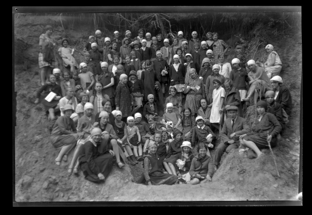 Group photo on Otepää tour in sand hole, Kitsemäel