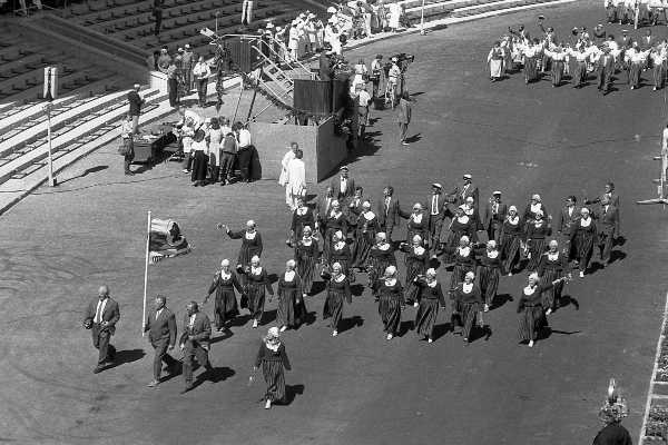 Photo-negative, XXI general song festival in Tallinn in 1990. Train walk. Otepää Cultural Country mixed cream.