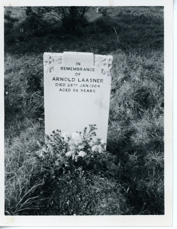 Jalgpallur Arnold Laasneri haud