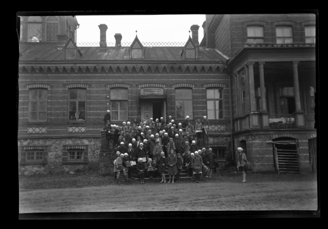 Group photo on Otepää tour, on the staircase in front of Pühajärve Castle