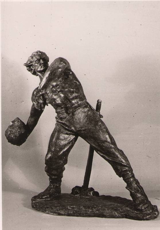 Foto. KALEVIPOEG KIVI VISKAMAS (R. Buddeli skulptuur 1956). Võru, 1960.