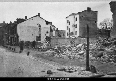 War breaks in Riga.  duplicate photo