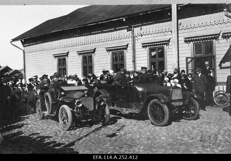 War of Liberty. Admission of United Kingdom mediators who arrived for negotiations between Estonia and Landeswehr in Strasdenhof (Strazdumuižas).