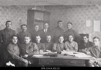 War of Liberty. 6.jalaväepolgu station district. From the left in I row: 1st band Johannes Parts, 2nd Lieutenant Bruno Vitas, 5th path adjutant Lieutenant Aleksander Kulbusch, other persons from the headquarters senior writers and writers.  duplicate photo