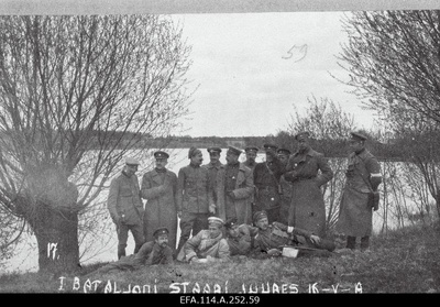 War of Liberty. Estonian officers near Lake Asti (Burtnieki). From left: I row (from first down) - 1. 6.adjutant of the Armed Forces (who?), 2. Tallinna Üksik Eskadron's chief lipstick Hellmuth Foelsch, 3. 2.battle 6th Battery group leader clipper Hugo Attemann, 4th narrow-minded clipboard no.4 leader clipper Joann Pelberg; 2nd row - 1. Editor of Pärnu Postimehe Johannes Viik, 2. 6. Assistance to the Commander of the Armed Forces, Under Captain Egbert Jürmann (Jürima), 3. 6.leutnant Leutnant Werner Limberg, 4. 6. Captain Karl Tallo, Commander of the Armed Forces, 5. 6.adjutant Leutnant Aleksander Kulbusch (Kulgver), 6th unknown junior officer, 7. 6.support Leutnant Jaan Maide; 3rd row (3 men) - sub-offiziers(?).  duplicate photo