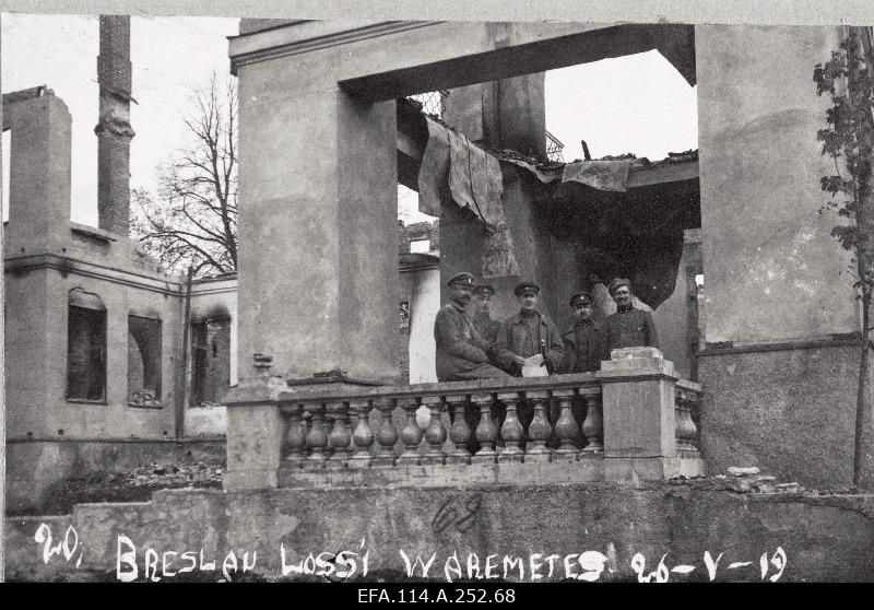 War of Liberty. 6.braslava, Bresslau (Braslava) cabinet officers on the stairs of the broken manor building. From the left: Chief of Staff Karl Tallo, ?, 3rd Division Chief of Staff, Chief of Staff Nikolai Reek, Deputy Chief of Staff Egbert Jürmann, Chief of Staff of the 1st Battalion, Lieutenant Werner (Verner) Limberg.