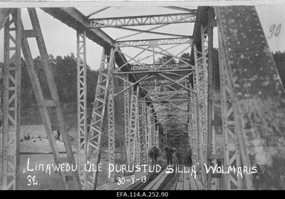 War of Liberty. 6.the 8th Route soldiers of the Route Volmari (Valmiera) crushed railway bridge in a cup of linen obtained from the red war cage.  duplicate photo