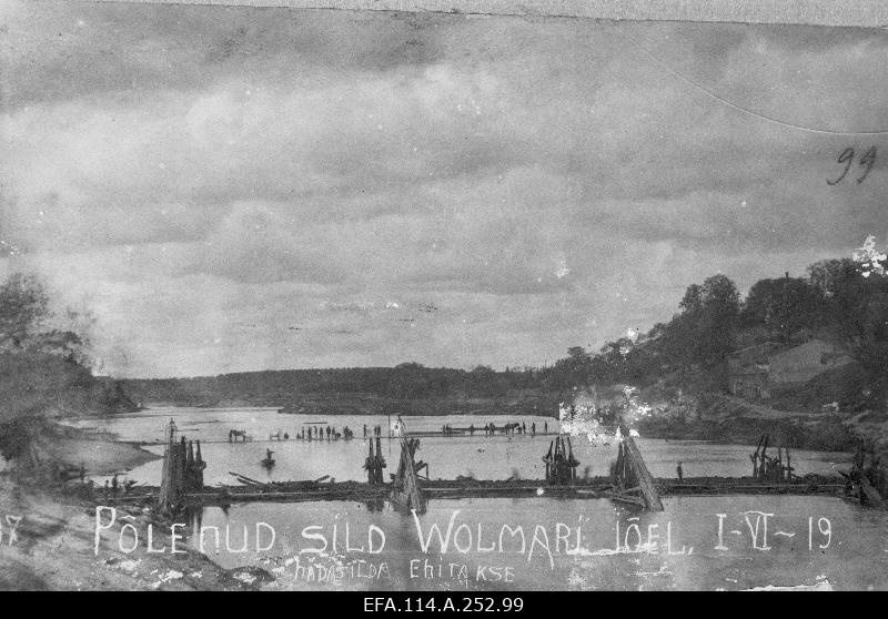 War of Liberty. 6.the soldiers of the 2nd Battalion of the Armed Forces, built a temporary bridge on the Koiva (Gauja) river Volmaris (Valmieras).