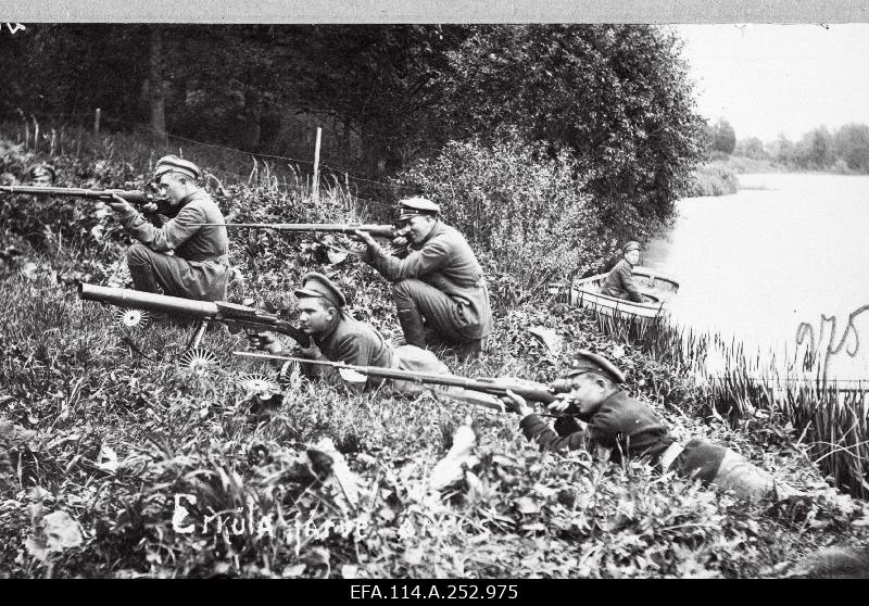 War of Liberty. The 9th Fed Move 8th Route soldiers on Lake Erküla (Arciems) at the front of the road (preferably 1.) The roofing commander sticker Johan Kogger (Koger).