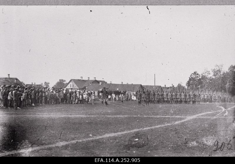 War of Liberty. 4.jalaväe knee roasted on parade.