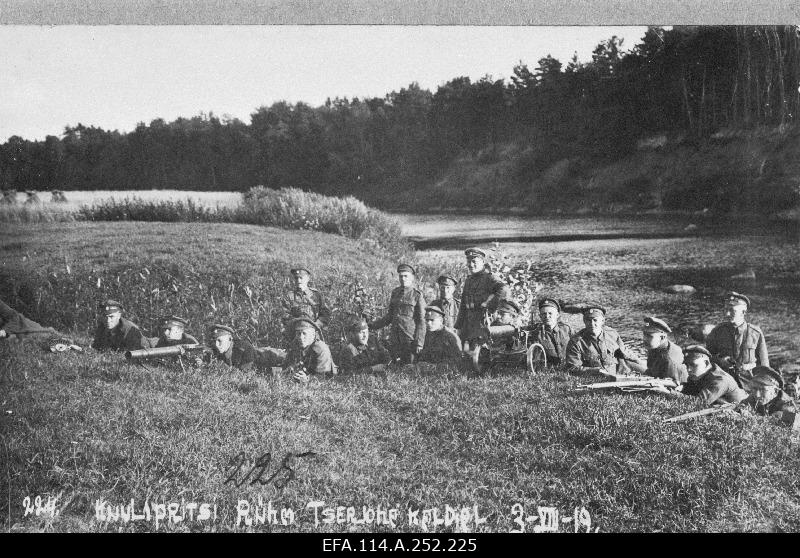 War of Liberty. 6.the 4th Street Mountain Mountain Mountain Panel on the river Tšerjoha. In the midst of the group chief of officers is John Reilent (Rajande).