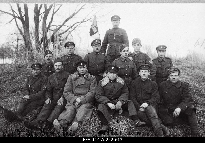 Kalevi Üksik Battalion 2nd Catering officers and sub-officers in Vastseliina. Front row from left 3rd edge commander (who?), 4th cafeguard of the junior officer Lieutenant Michail Müllerstein (Mullart)