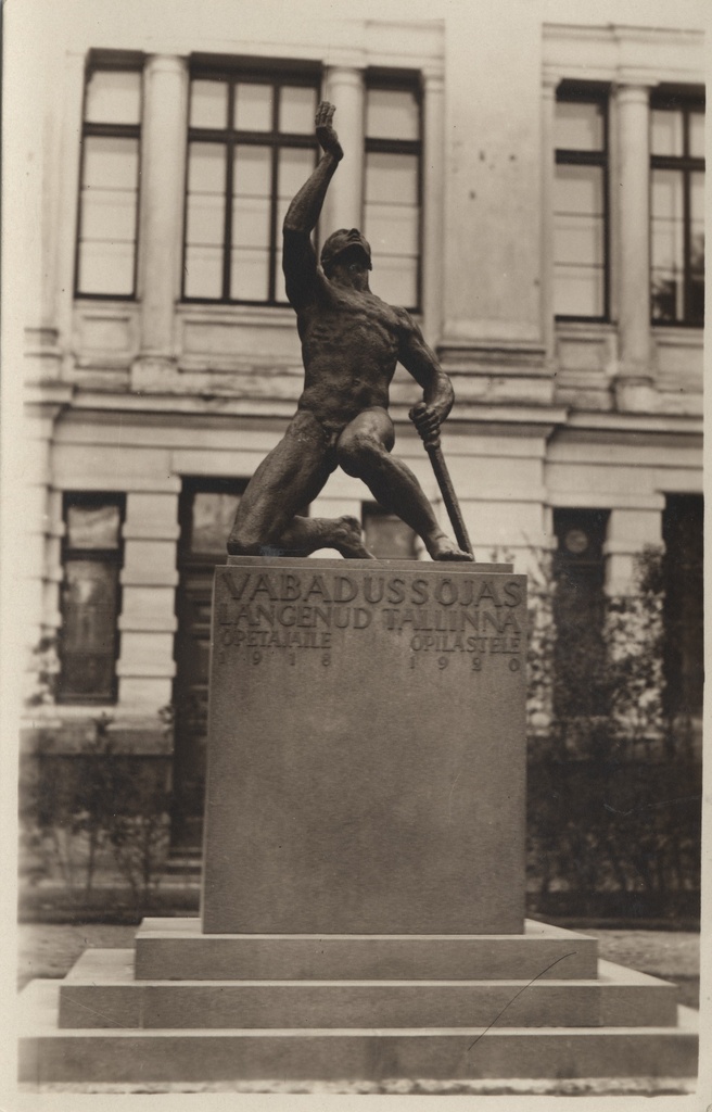 Estonian-tallinn : Memorial Stadium in the Freedom War lang. Teacher-student