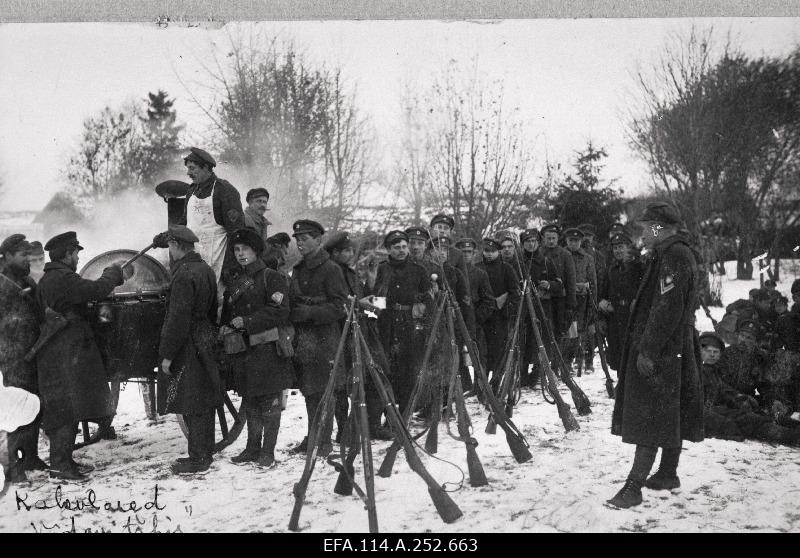 War of Liberty. Kalevi Maleva Polgu 2.road soldiers at the outdoor kitchen in the soup room in Vidoviči village.