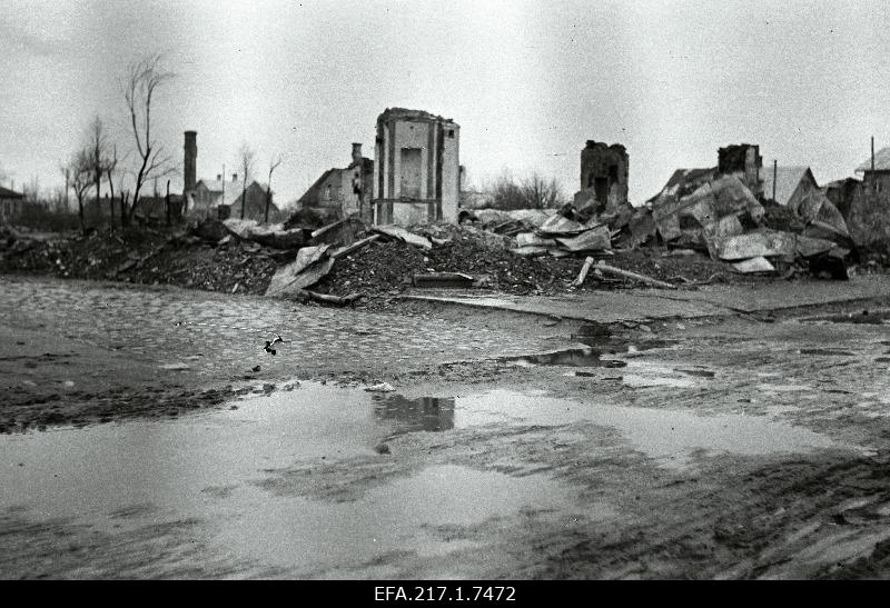 Mõisaküla pharmacy ruins.