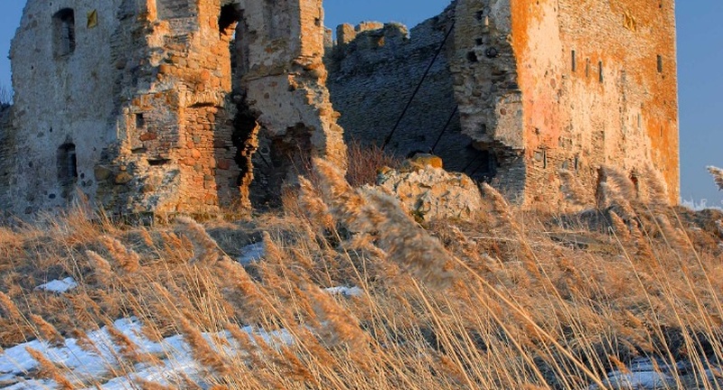 View of the ruins of the Tools Castle. rephoto