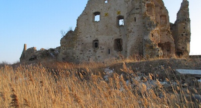 View of the ruins of the Tools Castle. rephoto