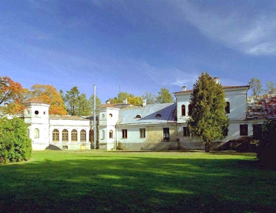 Avanduse mõis (Awandus), härrastemaja aia poolt, sidegalerii vana ja uue maja vahel (talveaed). Simuna khk rephoto