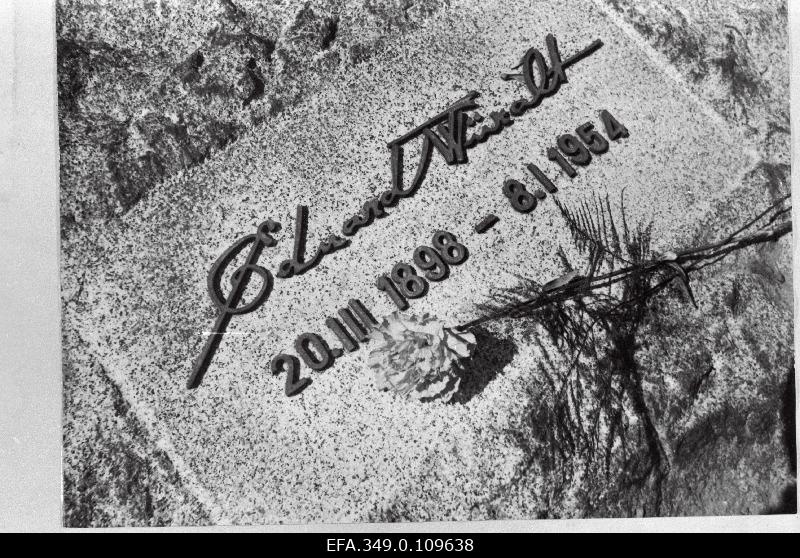 Artist Eduard Viiralt's grave at the cemetery of Pere Lachaise in Paris.