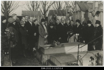 Celebration of the 10th anniversary of the Republic of Estonia in Paris, members of the Estonian Embassy and Estonian Society at the grave of the Estonian emigrant, politician and educator Anders Dido (also Tiido) 24.02.1928  duplicate photo