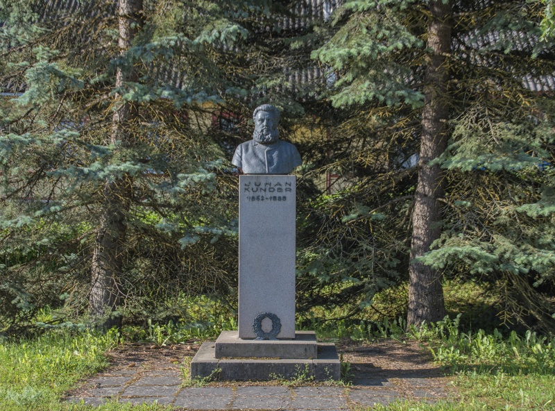 Juhan Kunderi mälestussammas rephoto