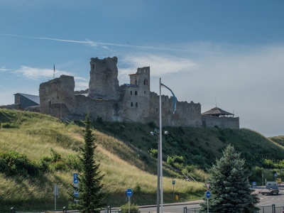 Rakvere Order 2 - the western wall of the city with towers. rephoto