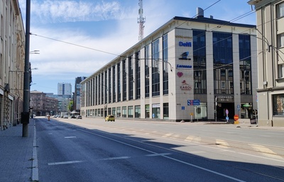 Tallinn, Narva mnt alguse uushoonestus 1960. aastate algul: tootmishoone Eesti Kaabel Narva mnt 13 (arhitektid Mart Port ja Roman Urb), hilisem kaubanduskeskus Pro Kapital. Vaade piki tänavat vanalinna suunas rephoto