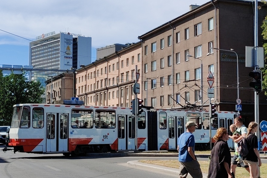 Viru hotel in Tallinn, view along Gonsiori tn-t, in front of the tram. Architects Henno Sepmann, Mart Port rephoto