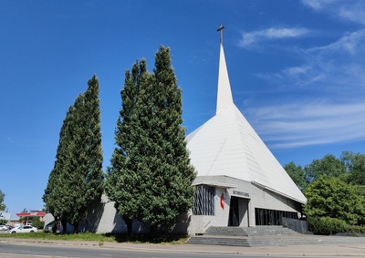 Balti Metodisti Keskus (Metodisti kirik), vaade peasissekäigule. Arhitektid Vilen Künnapu, Ain Padrik (AB Künnapu & Padrik) rephoto