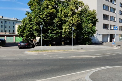 Ekskavaatori ja bussi kokkupõrke tagajärgede koristamine Gonsiori tänaval rephoto
