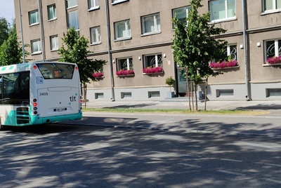 Ekskavaatori ja bussi kokkupõrke tagajärgede koristamine Gonsiori tänaval rephoto
