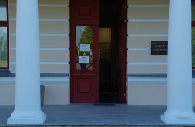 Rakvere Õpetajate Seminari vilistlased koolimaja trepil rephoto