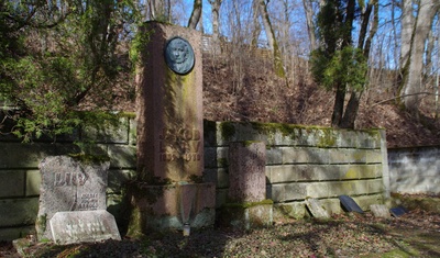 Jakob Liivi hauamonument, vaade rephoto