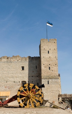 Rakvere Ordulinnuse Gate under the idator rephoto