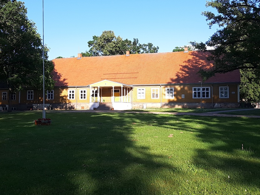 Riidaja 6-kl Start school building in Viljandimaa rephoto