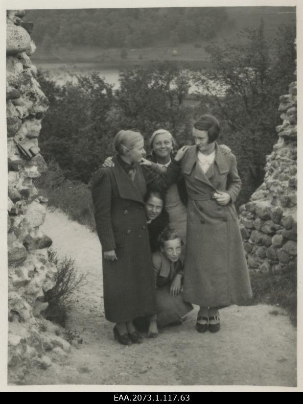 Pärnu schoolgirls in Dady, Linda, Luise, Leeny (the best edge) and Tammi Viljandi castle reservoirs