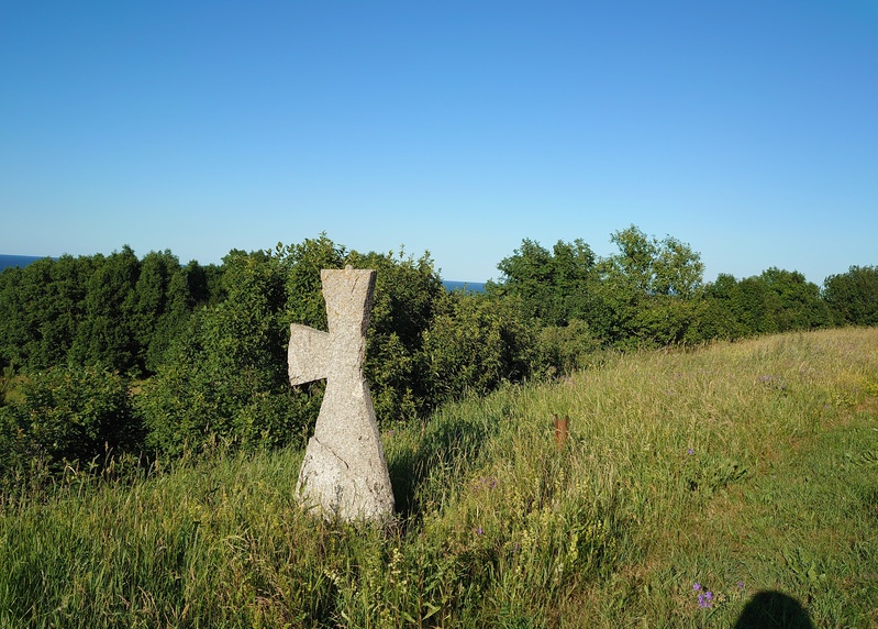 Kivirist Kõrkkülas, 1590. aasta Vene-Rootsi lahingu mälestusmärk. rephoto