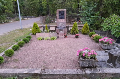 The grave of Juhan Jaiki in Tallinn on Rahumägi rephoto