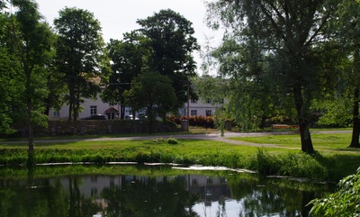 Leonhard Kuivkaev sõpradega uisutamas rephoto