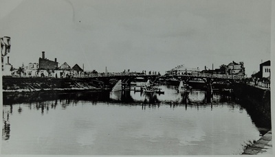 Construction of the wooden bridge over the Market Building and Holm Street 13.08.1941  duplicate photo