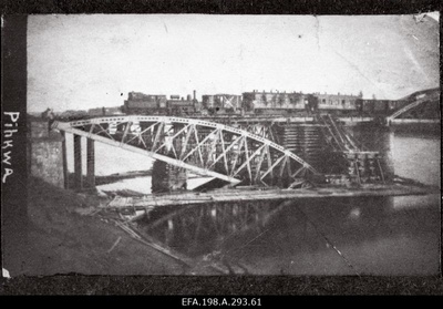 The Album of Remembrance with Revelations of the Division's activities in the War of Liberty, given to General Lieutenant Laidoner, Commander-in-Chief of the Army. Of the activities of arm trains no.1, 2, 3, 4, 5 and 6 mainly on Pihkva frondi. Armchairs. Line of strategically important bridges [disrupted, restored, etc.].  duplicate photo