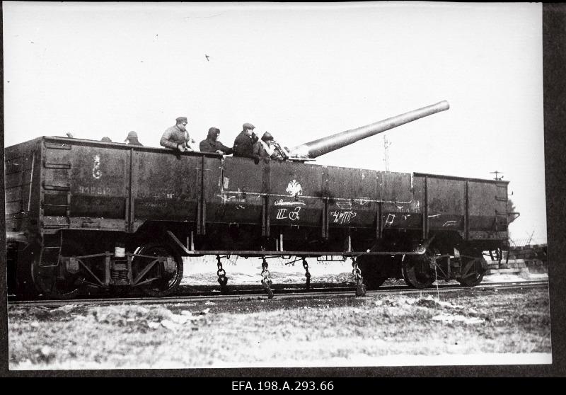 The Album of Remembrance with Revelations of the Division's activities in the War of Liberty, given to General Lieutenant Laidoner, Commander-in-Chief of the Army. Of the activities of arm trains no.1, 2, 3, 4, 5 and 6 mainly on Pihkva frondi. Armchairs. Line of strategically important bridges [disrupted, restored, etc.].