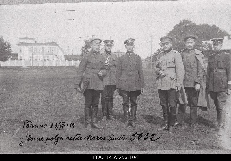 War of Liberty. 3rd Division Chief General Major Ernst Põdder 9.The army run before the road went to Narva front. Left: 1. ?, 2nd path adjutant Under Lieutenant Ernst Rungi, head of the path Captain Johann Schmidt, E.Põdder, head of the division's backup battalion, Deputy Captain Oskar Raudvere, assistant leader of the path as Under Captain Verner Trossi.