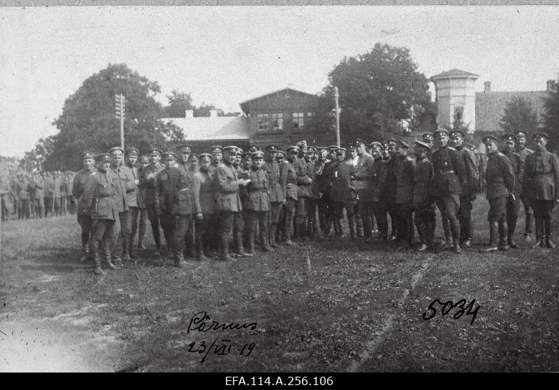 War of Liberty. 9.the officers of the army road a few days before they go to Narva's front.