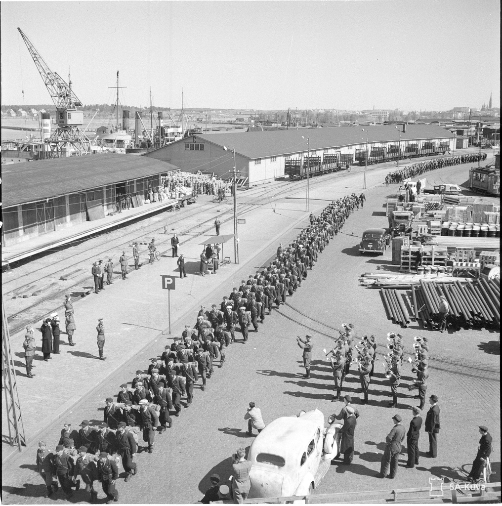 Unkarilaisten vapaaehtoisten ohimarssi Turussa 1940-05-20