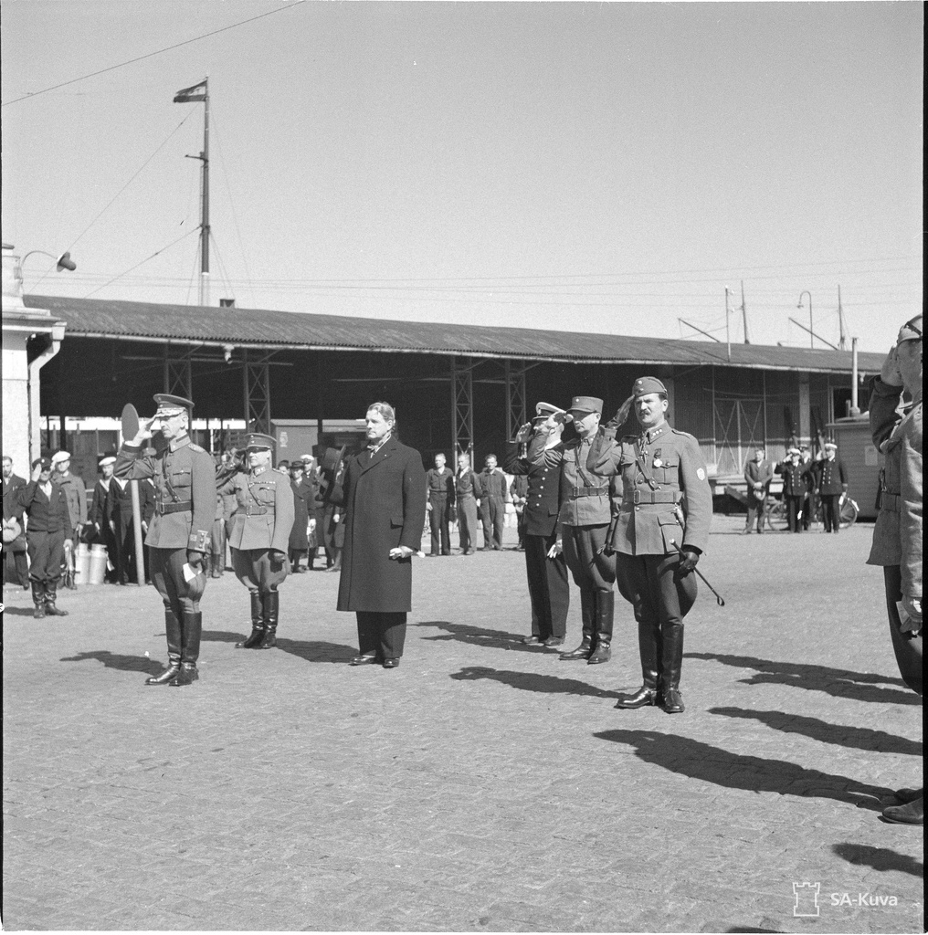 Turku. Kenr. Enckell saapunut seurueineen satamaan, 1940-05-20